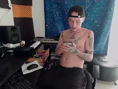 Snapshot of patrik_tattoo_ chatting on 12-27-24, 07:03 patrik tattoo online show from 12-27-24, 07:03