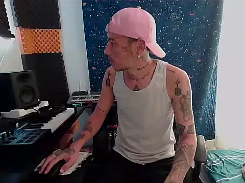 Snapshot of patrik_tattoo_ chatting on 01-10-25, 04:20 patrik tattoo online show from 01-10-25, 04:20