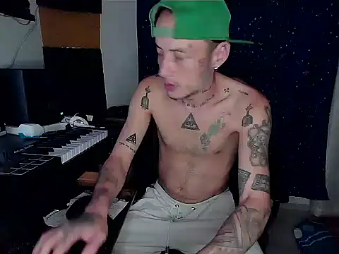 Snapshot of patrik_tattoo_ chatting on 01-19-25, 07:25 patrik tattoo online show from 01-19-25, 07:25