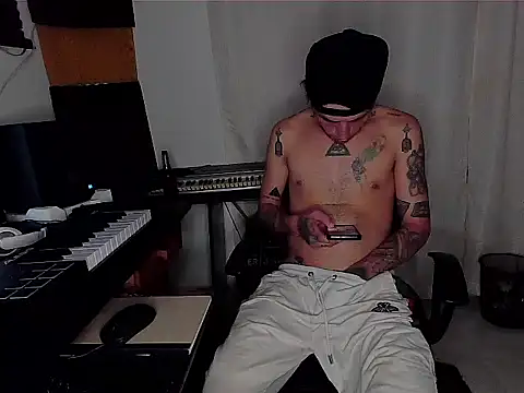 Snapshot of patrik_tattoo_ chatting on 01-21-25, 03:37 patrik tattoo online show from 01-21-25, 03:37