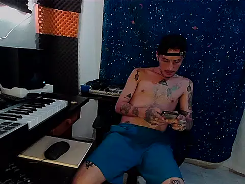 Snapshot of patrik_tattoo_ chatting on 01-31-25, 01:33 patrik tattoo online show from 01-31-25, 01:33