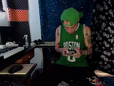 Snapshot of patrik_tattoo_ chatting on 02-10-25, 01:33 patrik tattoo online show from 02-10-25, 01:33