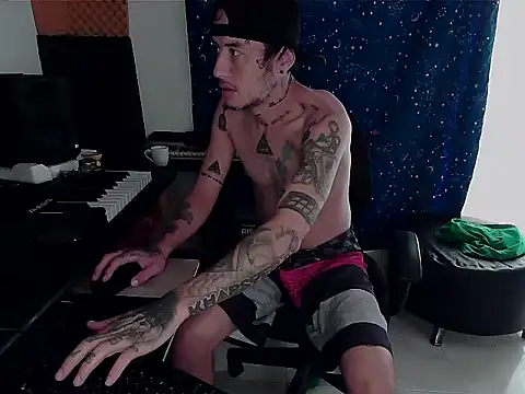 Snapshot of patrik_tattoo_ chatting on 02-23-25, 01:32 patrik tattoo online show from 02-23-25, 01:32