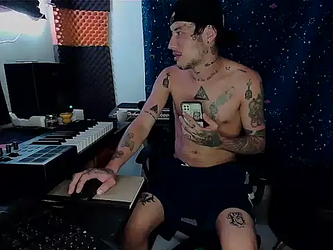 Snapshot of patrik_tattoo_ chatting on 02-25-25, 04:03 patrik tattoo online show from 02-25-25, 04:03
