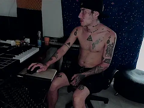 Snapshot of patrik_tattoo_ chatting on 03-18-25, 12:36 patrik tattoo online show from 03-18-25, 12:36