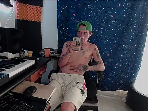 Snapshot of patrik_tattoo_ chatting on 03-22-25, 07:20 patrik tattoo online show from 03-22-25, 07:20