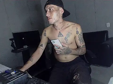 Snapshot of patrik_tattoo_ chatting on 02-09-26, 05:55 patrik tattoo online show from 02-09-26, 05:55