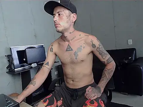 Snapshot of patrik_tattoo_ chatting on 02-11-26, 03:50 patrik tattoo online show from 02-11-26, 03:50