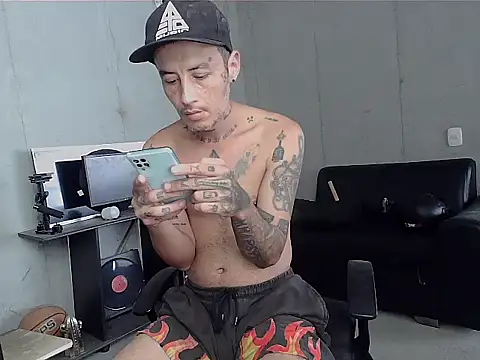 Snapshot of patrik_tattoo_ chatting on 02-21-26, 04:30 patrik tattoo online show from 02-21-26, 04:30