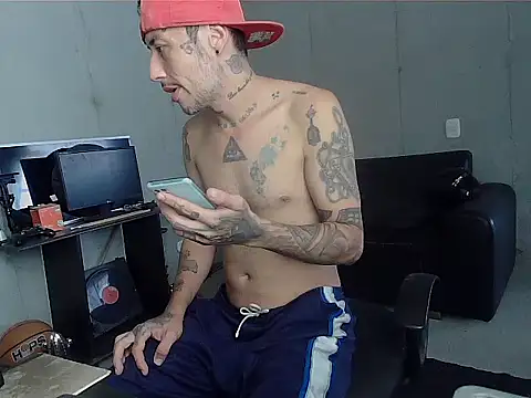 Snapshot of patrik_tattoo_ chatting on 03-04-26, 04:24 patrik tattoo online show from 03-04-26, 04:24