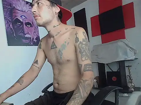 Snapshot of patrik_tattoo_ chatting on 05-20-26, 04:02 patrik tattoo online show from 05-20-26, 04:02
