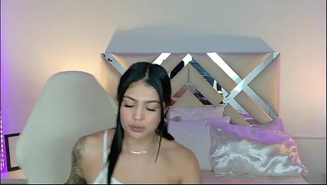 Mara Saenzz online show from 12-23-24, 02:24