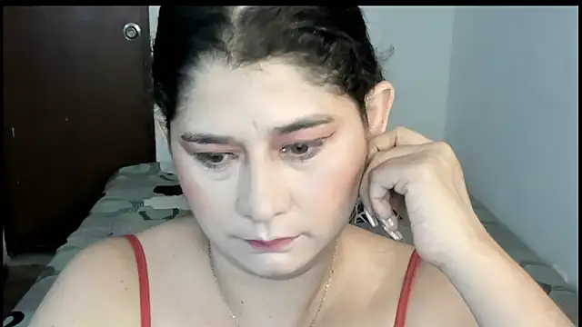 Snapshot of alinabozz1 chatting on 07-12-26, 02:57 alinabozz1 online show from 07-12-26, 02:57