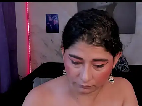 Snapshot of alinabozz1 chatting on 07-20-26, 04:27 alinabozz1 online show from 07-20-26, 04:27