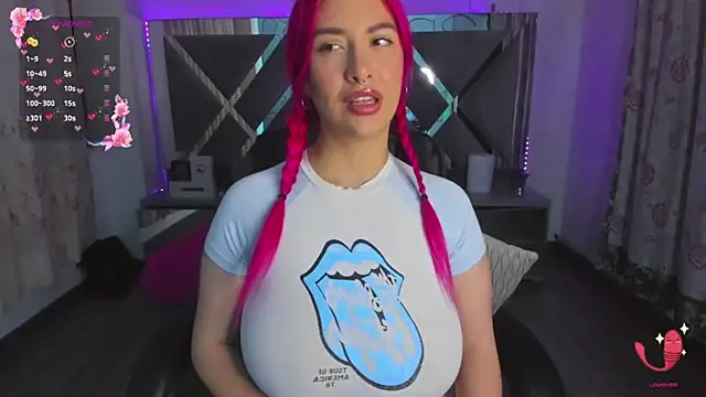 Snapshot of Malala_18 chatting on 11-19-25, 04:12 Malala 18 online show from 11-19-25, 04:12