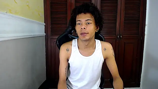 Snapshot of rose_Skinny_ chatting on 09-29-25, 06:35 rose Skinny online show from 09-29-25, 06:35