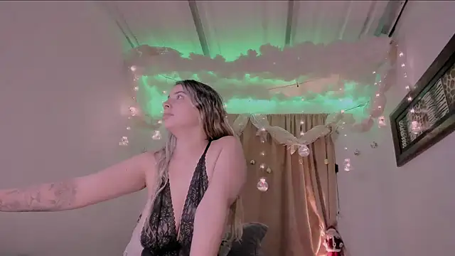 Lauu G online show from 12-17-24, 03:39