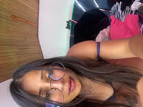 Snapshot of Jade_Zephyra chatting on 02-17-25, 11:53 Jade Zephyra online show from 02-17-25, 11:53