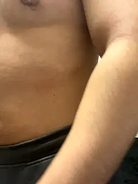 YU-KI00 online show from 11-30-25, 11:36