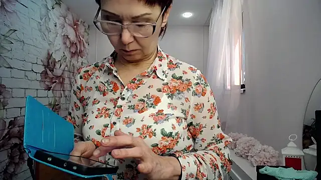 Snapshot of Cutie_Asya chatting on 04-13-26, 04:29 Cutie Asya online show from 04-13-26, 04:29