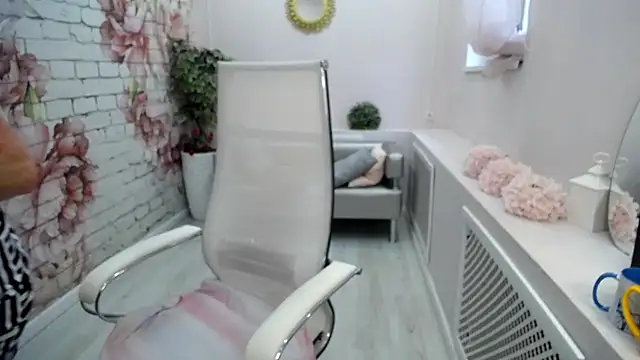 Snapshot of Cutie_Asya chatting on 07-14-26, 04:39 Cutie Asya online show from 07-14-26, 04:39