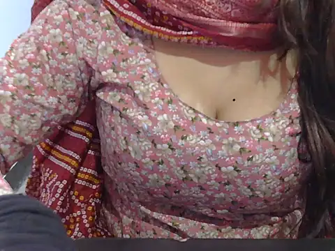 Snapshot of cutie-taara chatting on 01-16-25, 12:20 cutie-taara online show from 01-16-25, 12:20