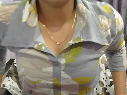 Snapshot of cutie-taara chatting on 03-03-25, 12:37 cutie-taara online show from 03-03-25, 12:37