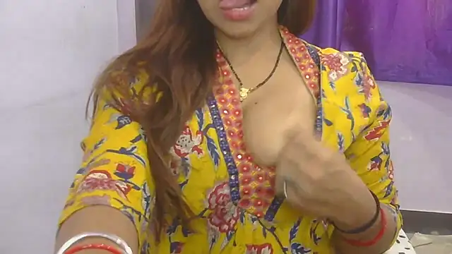 Snapshot of cutie-taara chatting on 11-06-25, 04:35 cutie-taara online show from 11-06-25, 04:35