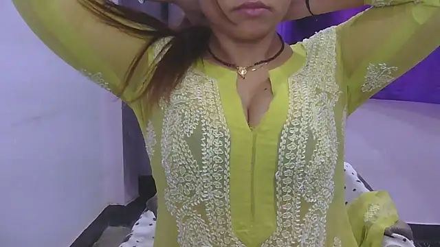 Snapshot of cutie-taara chatting on 12-01-25, 03:22 cutie-taara online show from 12-01-25, 03:22