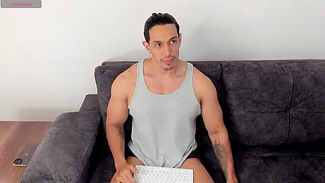 Snapshot of Lorenzoferrec chatting on 06-06-26, 02:27 Lorenzoferrec online show from 06-06-26, 02:27