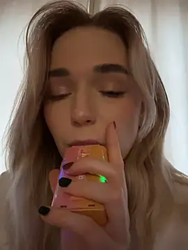 Snapshot of Eva_Millss chatting on 12-27-24, 01:07 Eva Millss online show from 12-27-24, 01:07