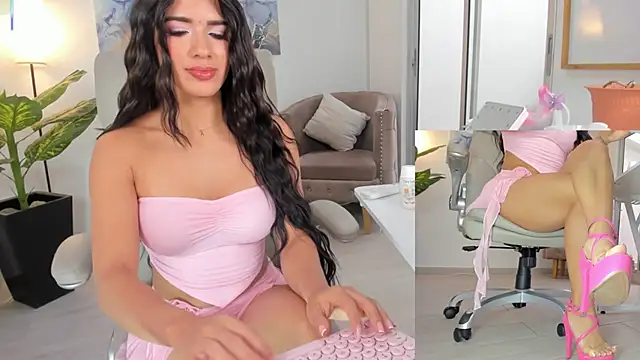 Snapshot of kimberly_ chatting on 03-06-25, 07:32 kimberly online show from 03-06-25, 07:32