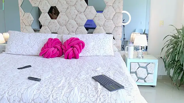 Snapshot of kimberly_ chatting on 10-04-25, 03:21 kimberly online show from 10-04-25, 03:21