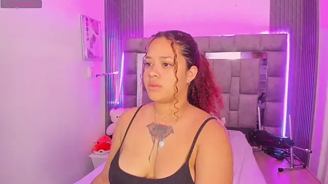 Snapshot of zulyjones chatting on 04-20-26, 12:30 zulyjones online show from 04-20-26, 12:30