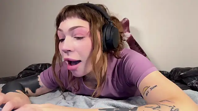 PaulaPratt online show from 12-30-24, 05:37