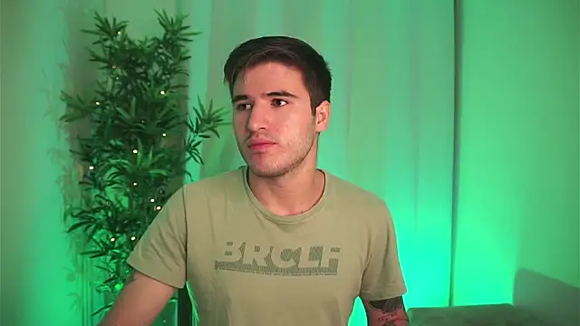 Snapshot of Tony_Wylie chatting on 11-13-25, 10:03 Tony Wylie online show from 11-13-25, 10:03