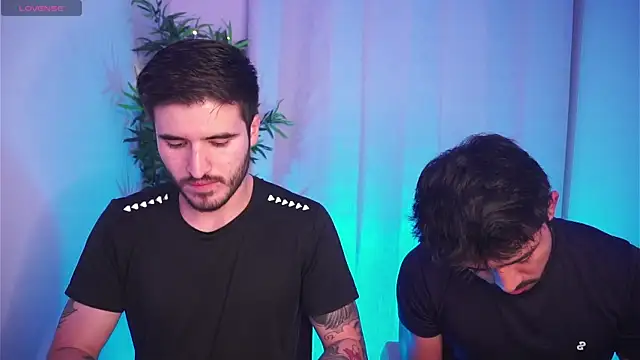 Snapshot of Tony_Wylie chatting on 12-17-25, 10:49 Tony Wylie online show from 12-17-25, 10:49