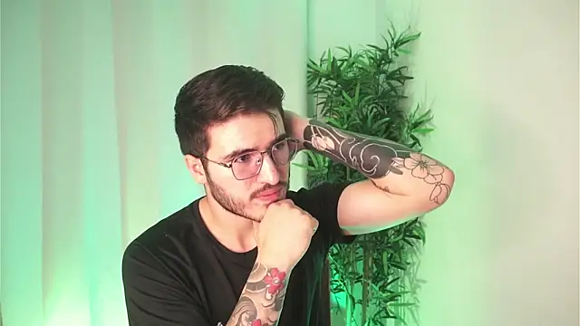 Tony Wylie online show from 04-15-26, 01:40