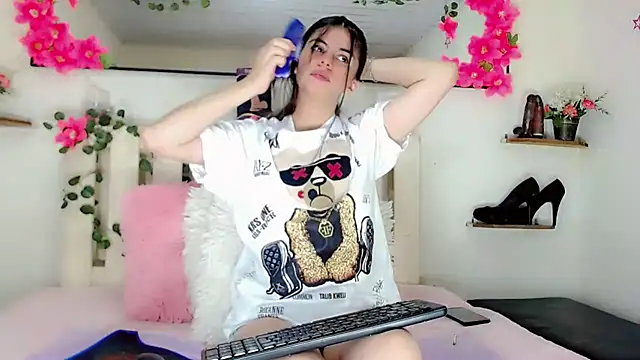 Snapshot of Madisson_Ivanova chatting on 01-16-25, 05:00 Madisson Ivanova online show from 01-16-25, 05:00