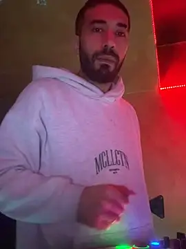 Snapshot of djtimka chatting on 11-08-25, 06:51 djtimka online show from 11-08-25, 06:51