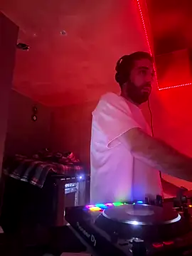 Snapshot of djtimka chatting on 11-25-25, 07:03 djtimka online show from 11-25-25, 07:03