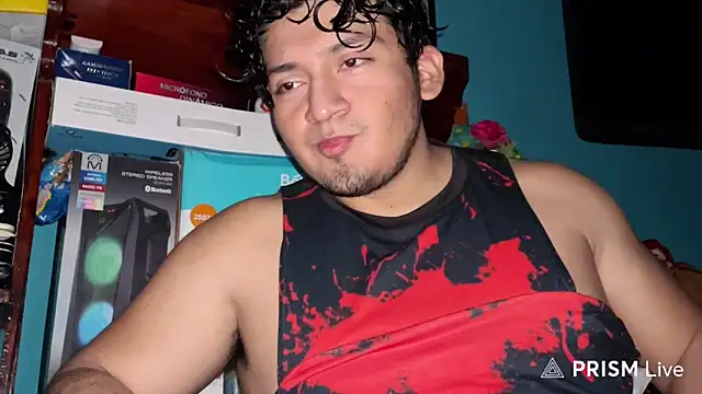 Snapshot of YoElMasHot chatting on 02-06-26, 05:12 YoElMasHot online show from 02-06-26, 05:12