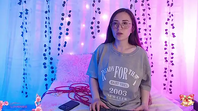 centaurigirl online show from 12-30-24, 01:04