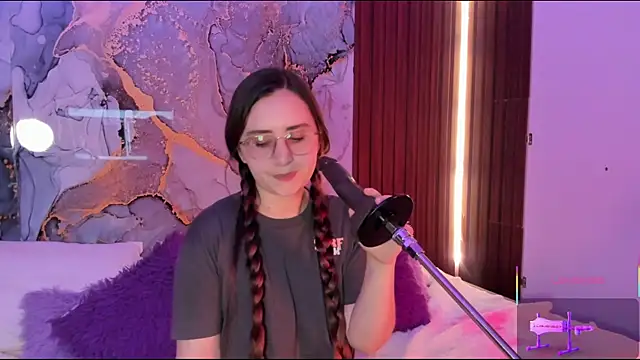 centaurigirl online show from 12-14-25, 05:02