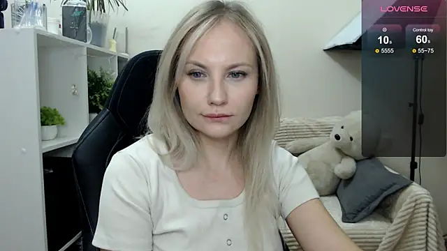 Sunny bunny6 online show from 10-24-25, 02:19