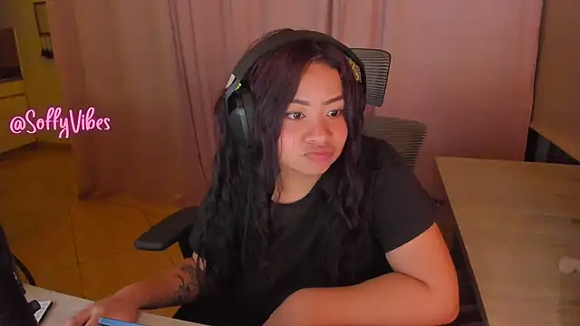 Snapshot of soffyvibes- chatting on 03-19-25, 01:32 soffyvibes- online show from 03-19-25, 01:32