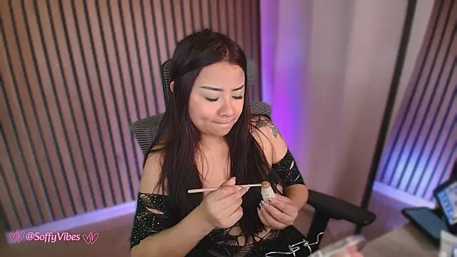 Snapshot of soffyvibes- chatting on 10-13-25, 01:05 soffyvibes- online show from 10-13-25, 01:05