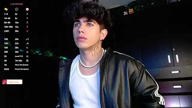 LyleBennett  online show from 12-19-24, 11:50