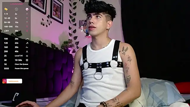 LyleBennett  online show from 02-09-25, 10:20