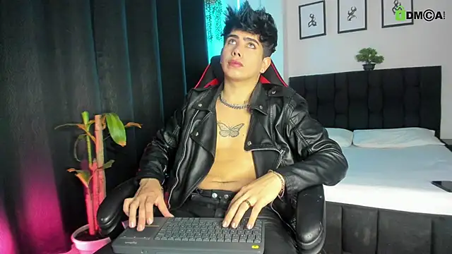 LyleBennett  online show from 05-24-26, 01:05